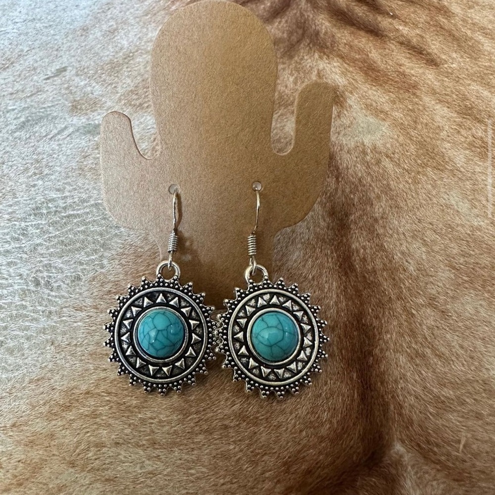 Western earring (brand new)